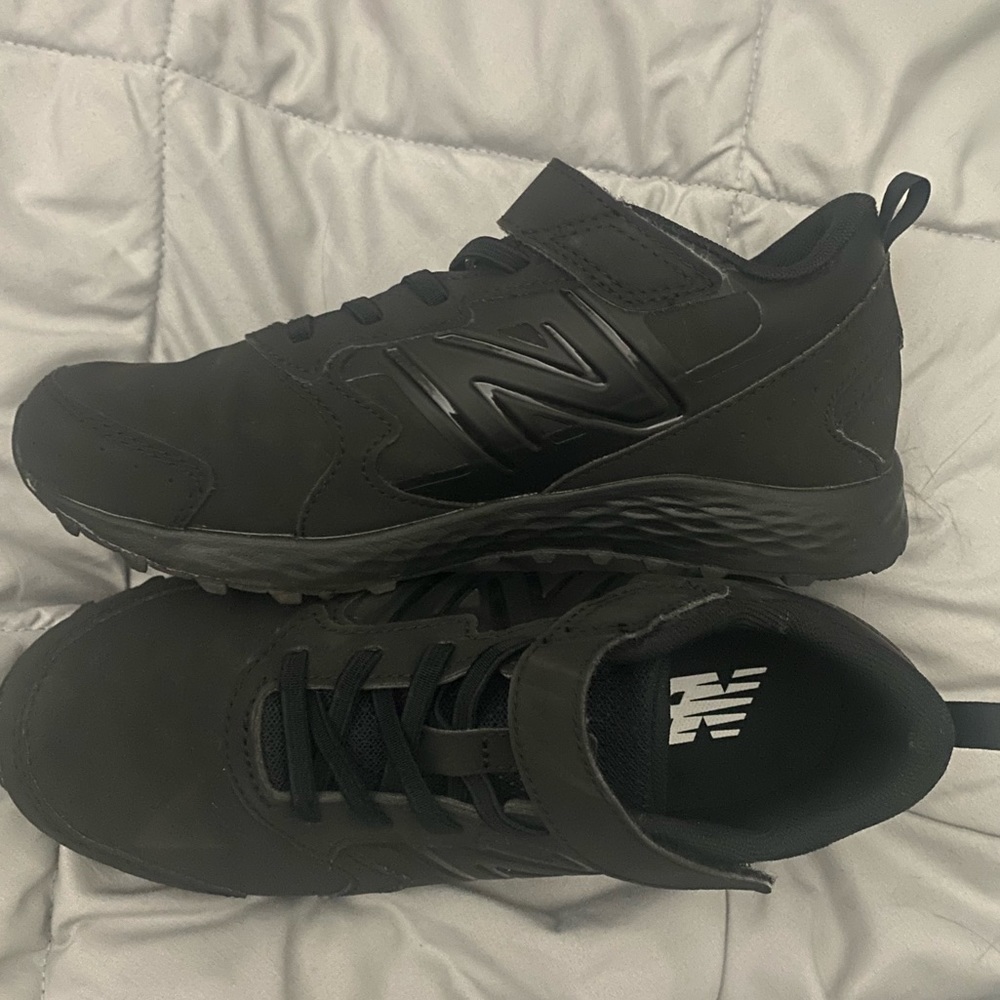 Big Kids New Balance Black Fresh Foam V1 Hook and Loop Wide Width Sneakers